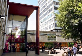 "London College of Communication - высшее образование"