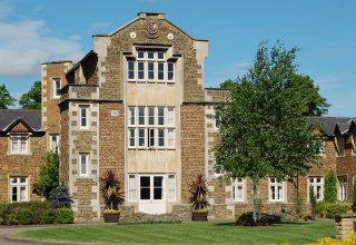"Oakham School - школа совместного типа"