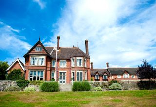 "Kent College Pembury - школа для девочек"