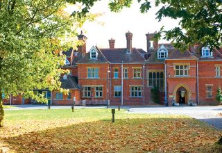 ="Летний лагерь в Англии, английский в Англии - Kingswood Summer Camps, UK Study Centre"