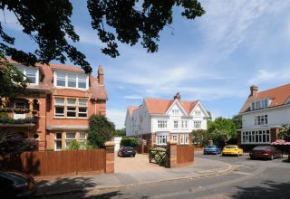 "OISE Folkestone - английский для детей"
