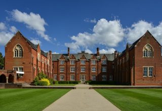 ="Английский в Англии, летние каникулы в Англии - St John's Leatherhead, UK Study Centre-2"