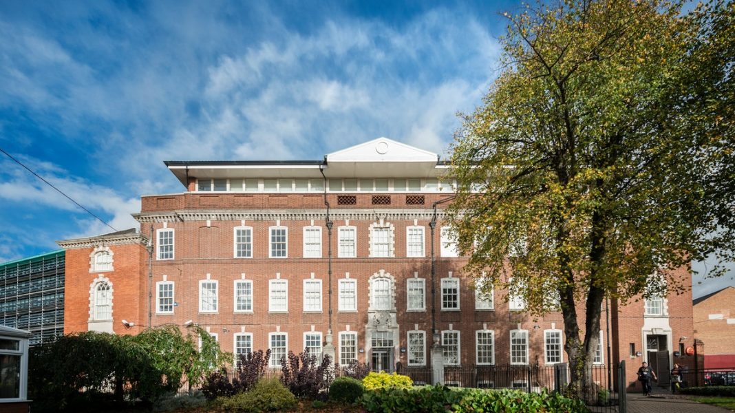 ="Высшее образование в Великобритании, британский университет - De Montfort University 3"