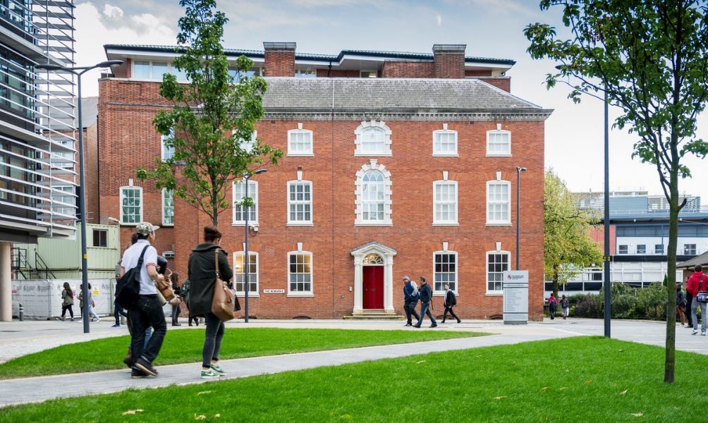 ="Высшее образование в Великобритании, британский университет - De Montfort University 4"