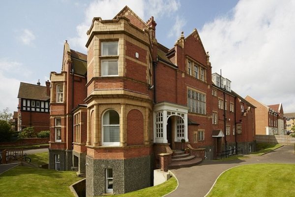 ="Среднее образование в Англии, школа-пансион в Англии Earlscliffe, UK Study Centre"