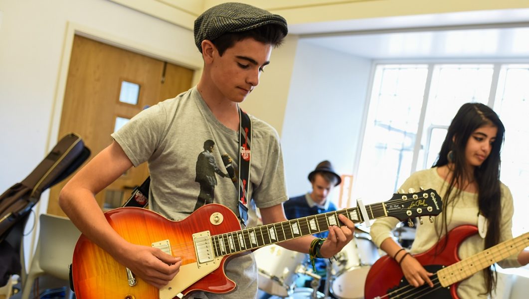 ="Английский в Англии для детей, летние каникулы в Англии - Worth School-12"