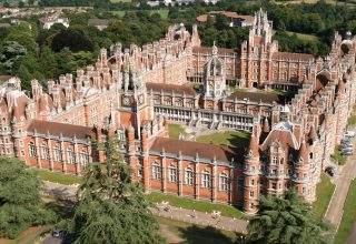 Летние курсы для детей в Англии, английский плюс футбол - UK Study Centre, Royal Holloway, University of London