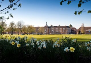 Среднее образование, школа-пансионат для девочек St Swithun's